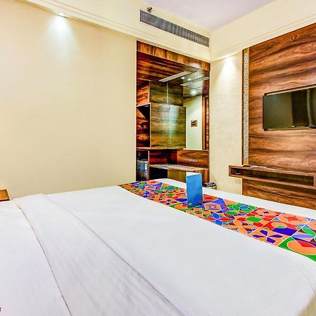 Hotel Crawford Inn Мумбай Екстериор снимка