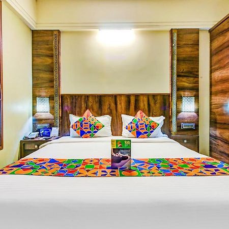 Hotel Crawford Inn Мумбай Екстериор снимка