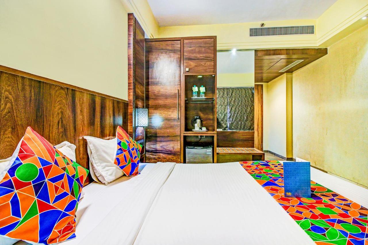 Hotel Crawford Inn Мумбай Екстериор снимка