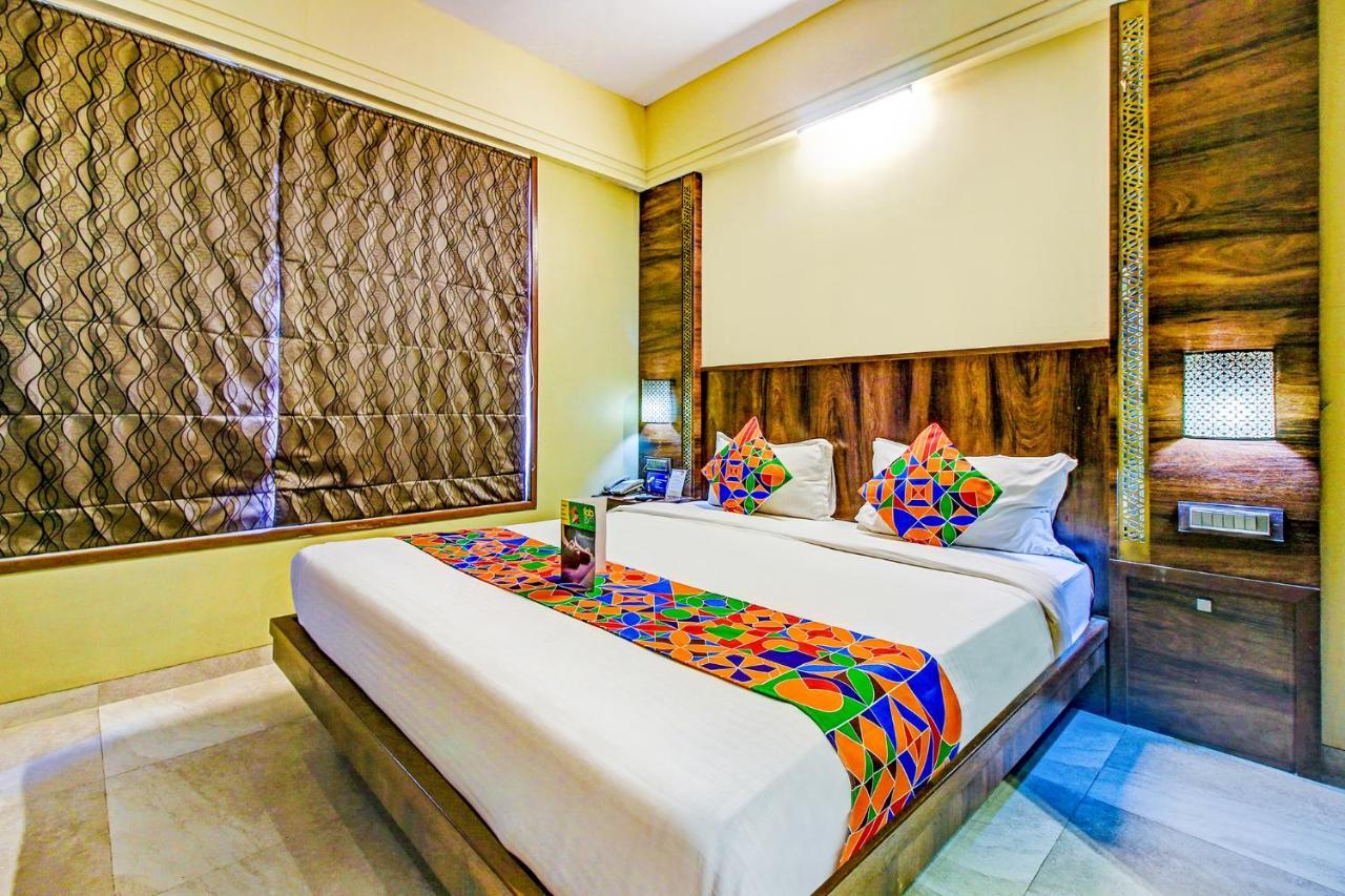 Hotel Crawford Inn Мумбай Екстериор снимка