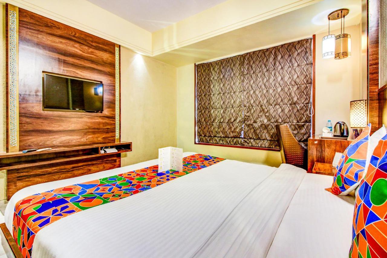 Hotel Crawford Inn Мумбай Екстериор снимка
