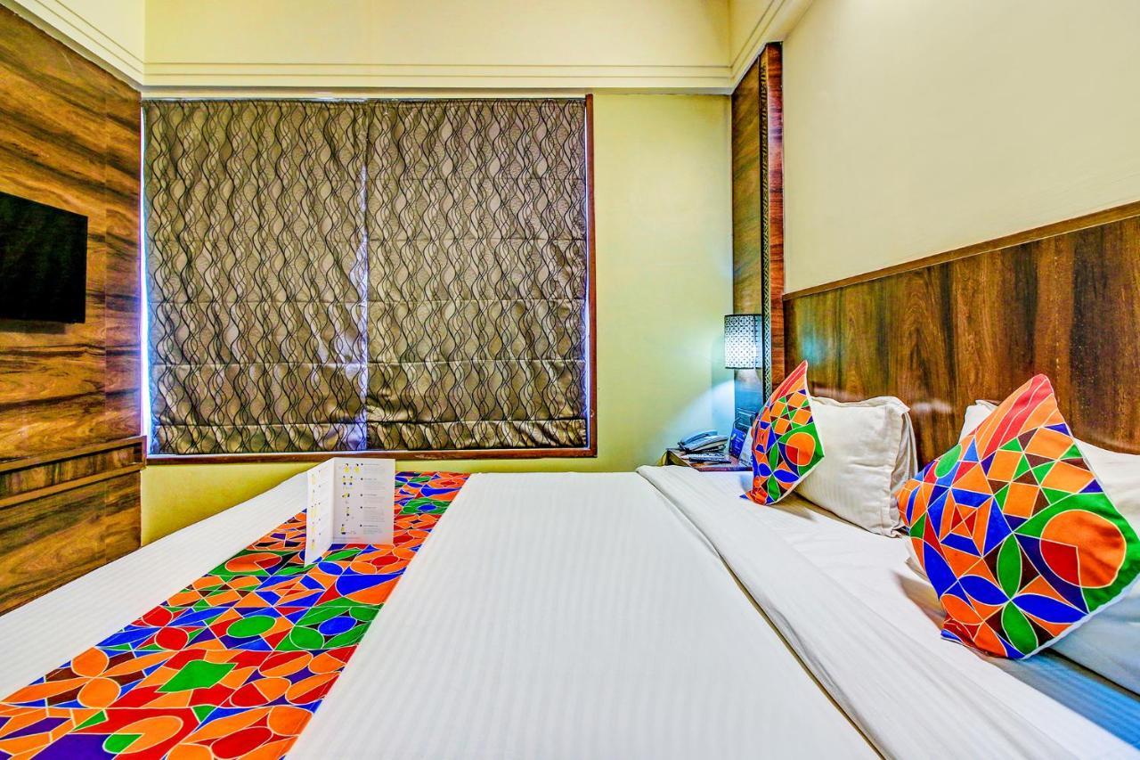 Hotel Crawford Inn Мумбай Екстериор снимка