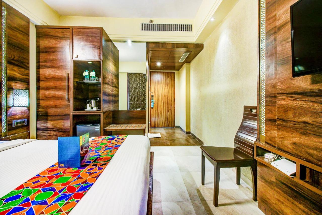 Hotel Crawford Inn Мумбай Екстериор снимка