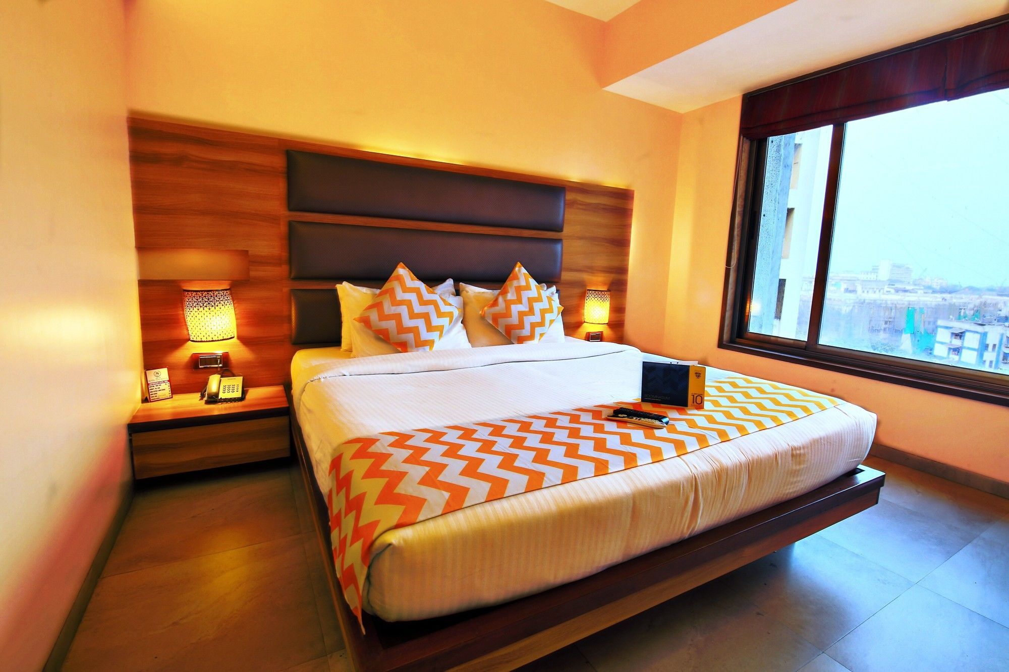Hotel Crawford Inn Мумбай Екстериор снимка