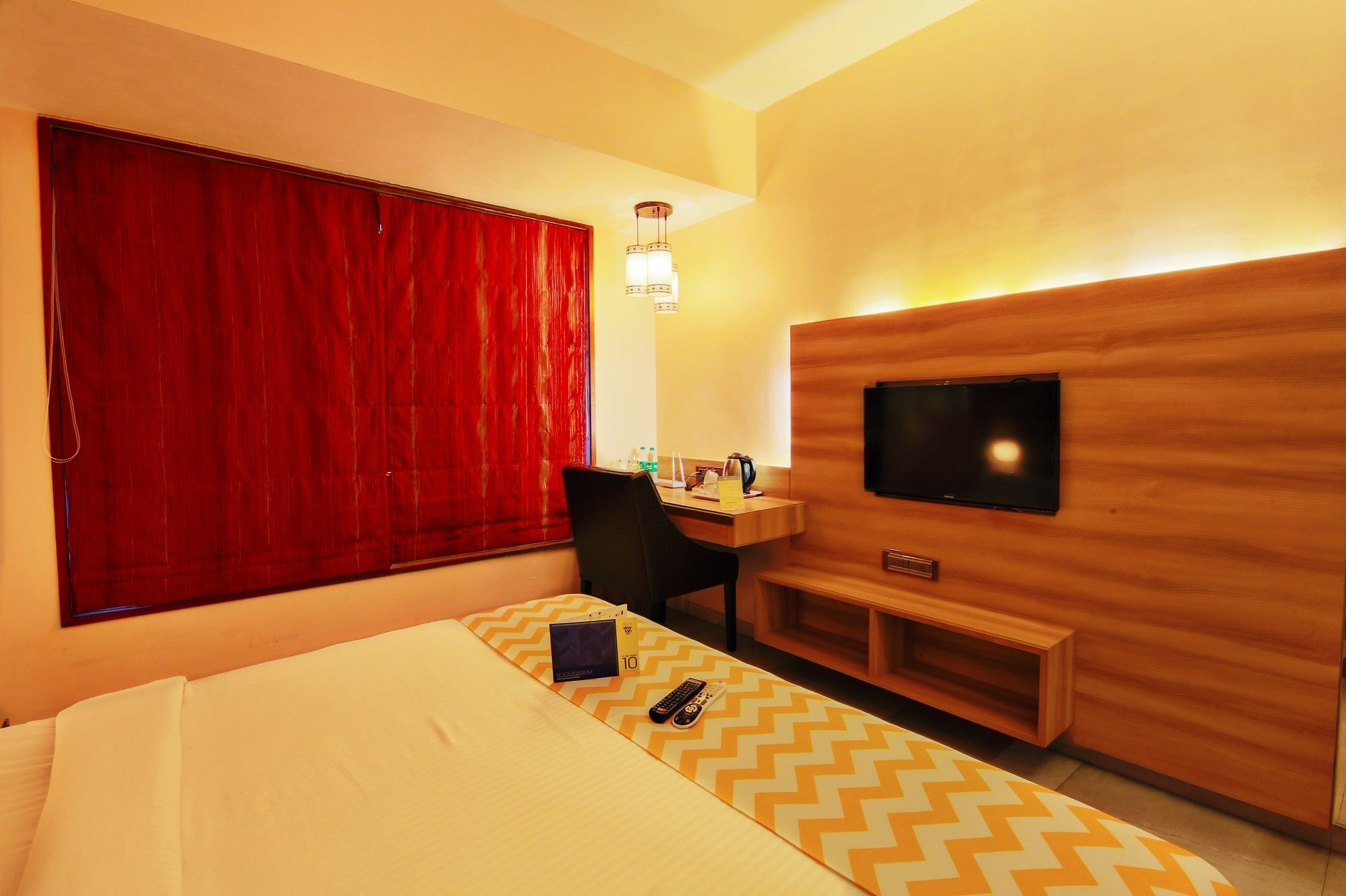 Hotel Crawford Inn Мумбай Екстериор снимка