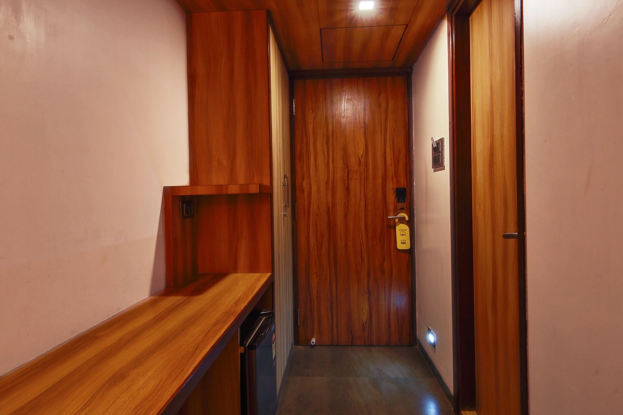 Hotel Crawford Inn Мумбай Екстериор снимка